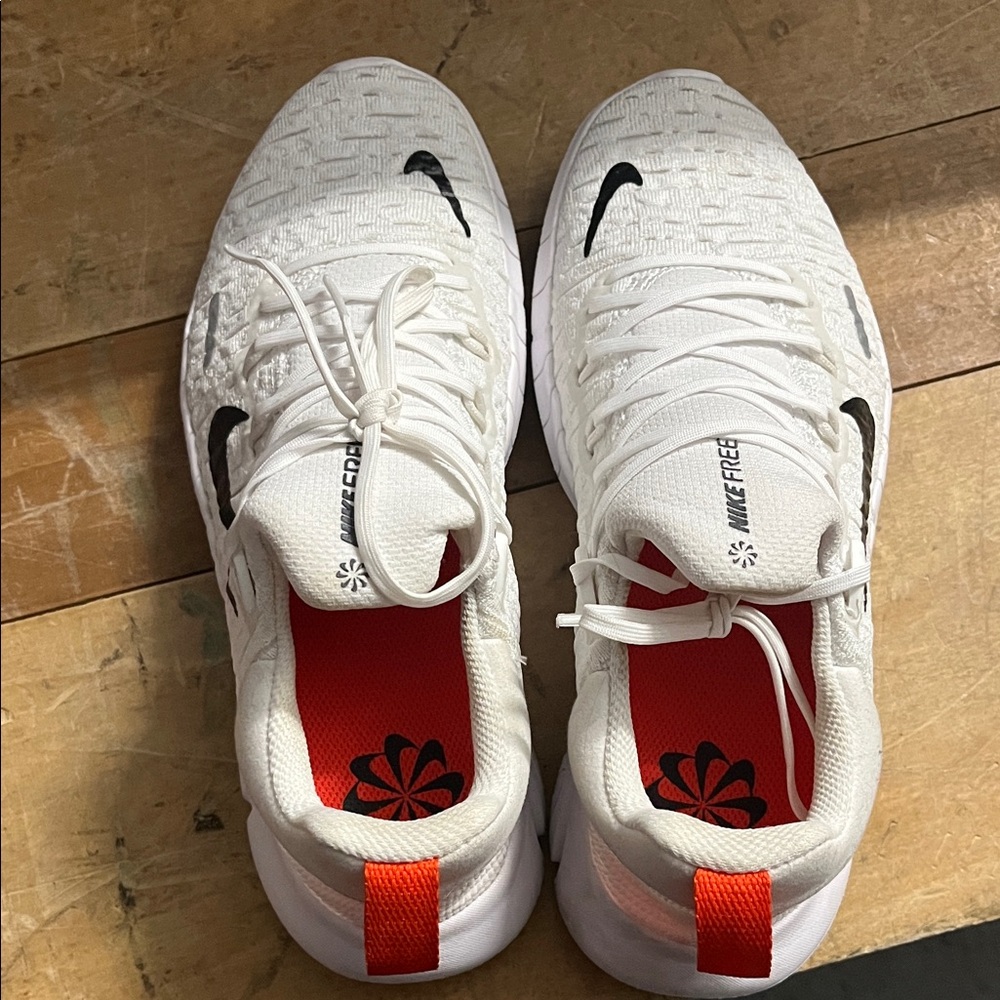 Nike White and black sneakers